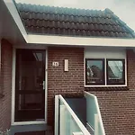 Main Street Beach Apartment, Beach 150 Meters